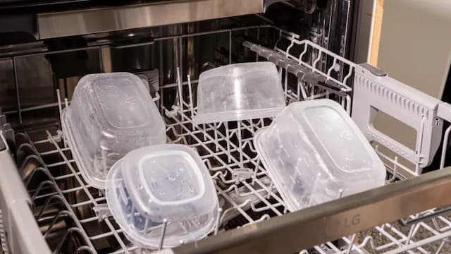 Is Tupperware Dishwasher Safe? Can You Put Tupperware in the Dishwasher?
